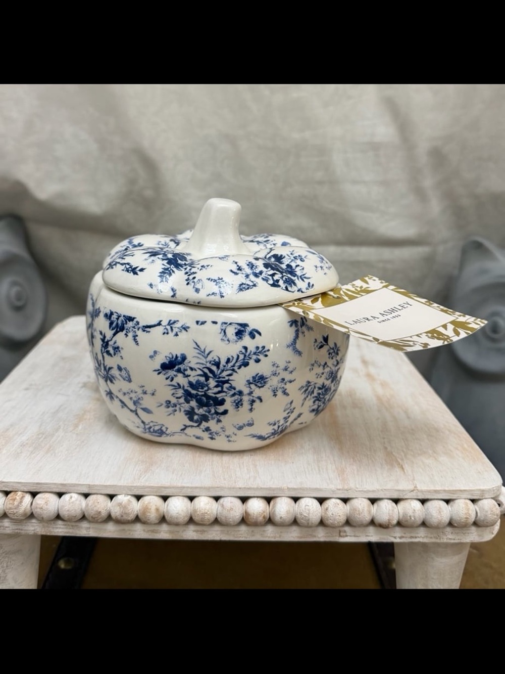 ⚡️⭐️Laura Ashley "White Pumpkin" Candle